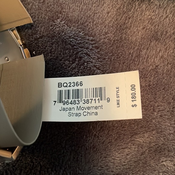 COPY - NWT men’s fossil watch (gold) - Picture 2 of 7